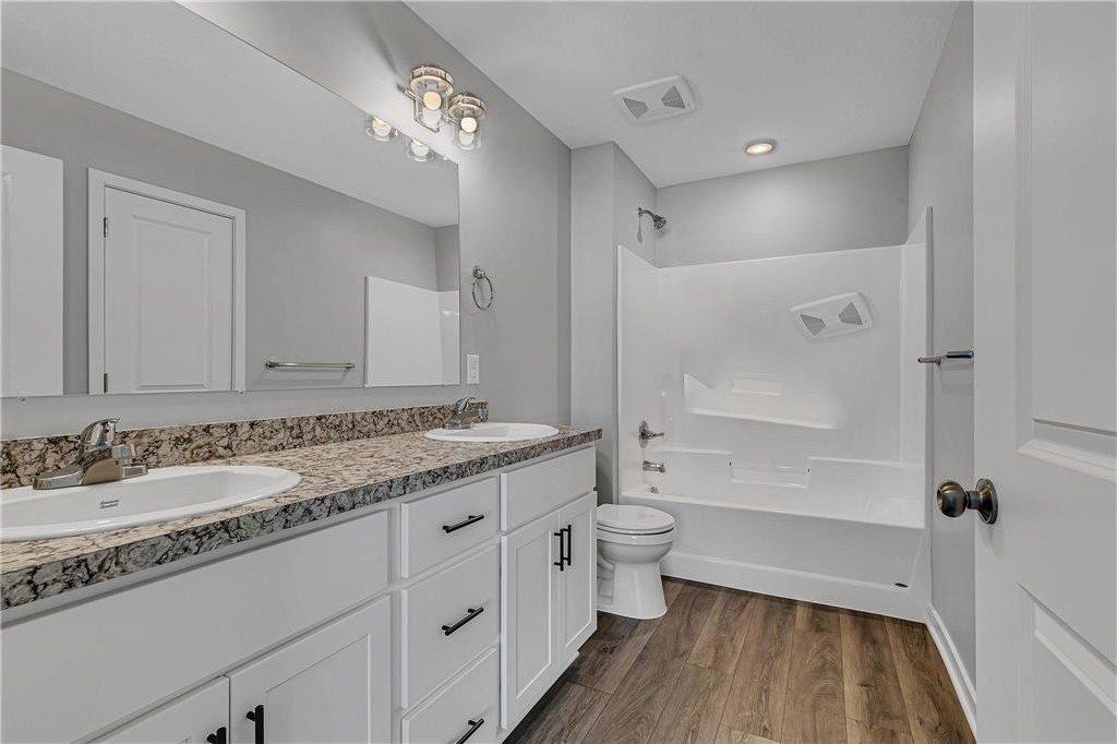 24289 Forest View Circle. Saint Augusta, MN 56301