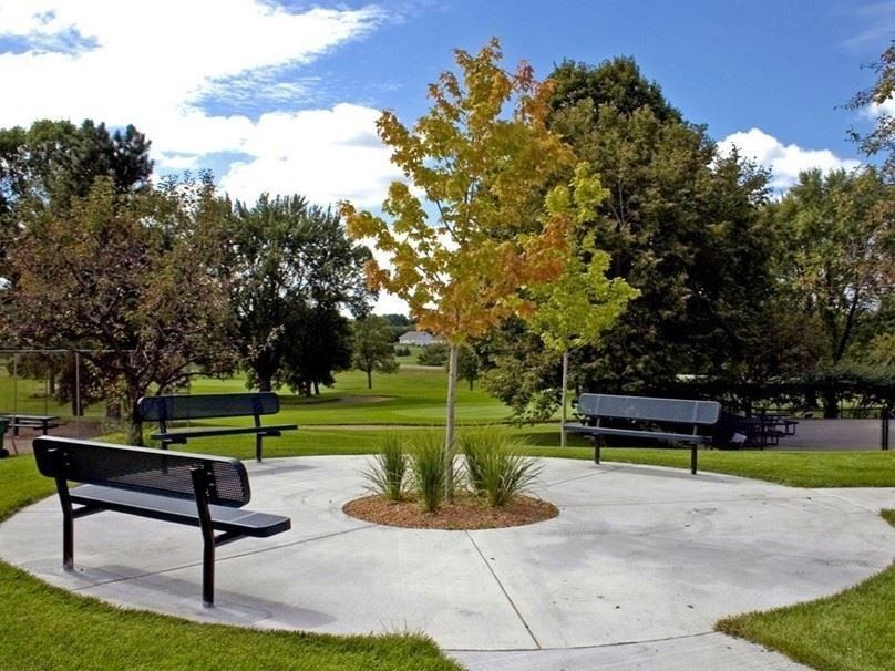 530 Cimarron. Lake Elmo, MN 55042