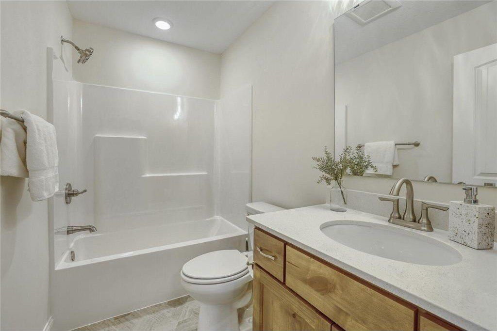 17679 Empire Trail. Lakeville, MN 55044