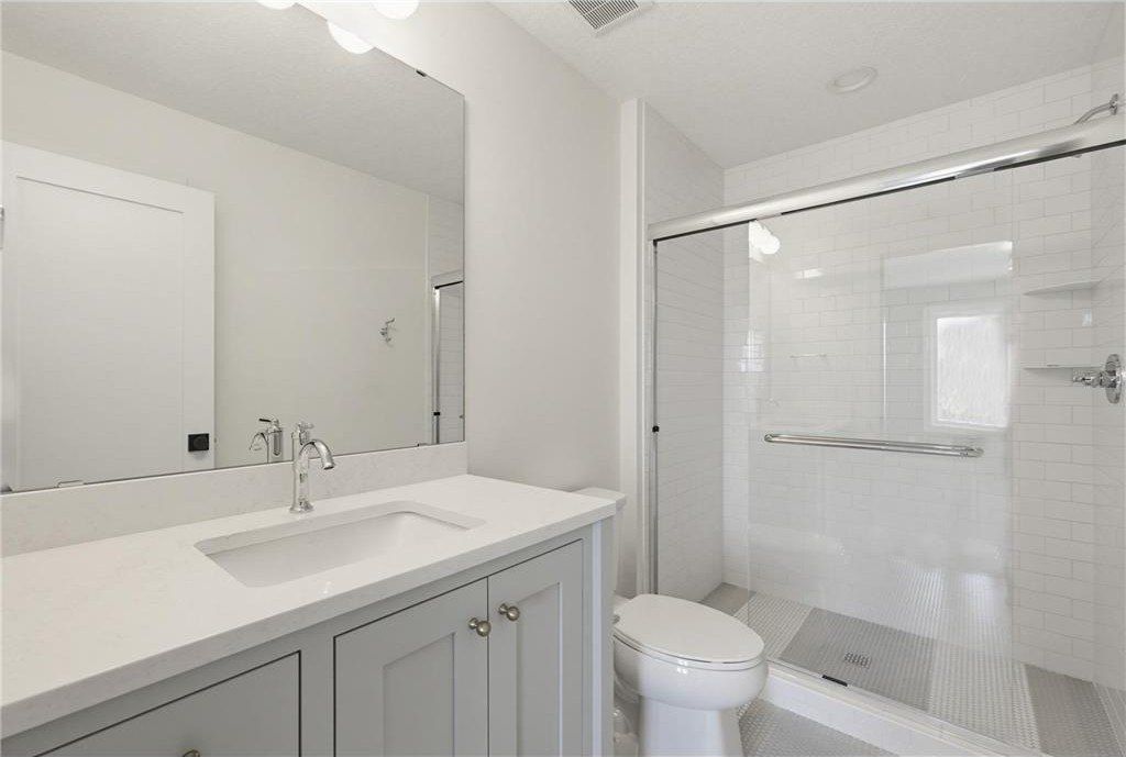 5946 Kochs Crossing. Independence, MN 55359