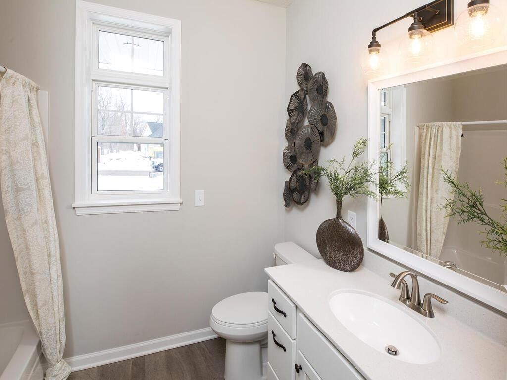 22752 Raven Street Nw. Oak Grove, MN 55005