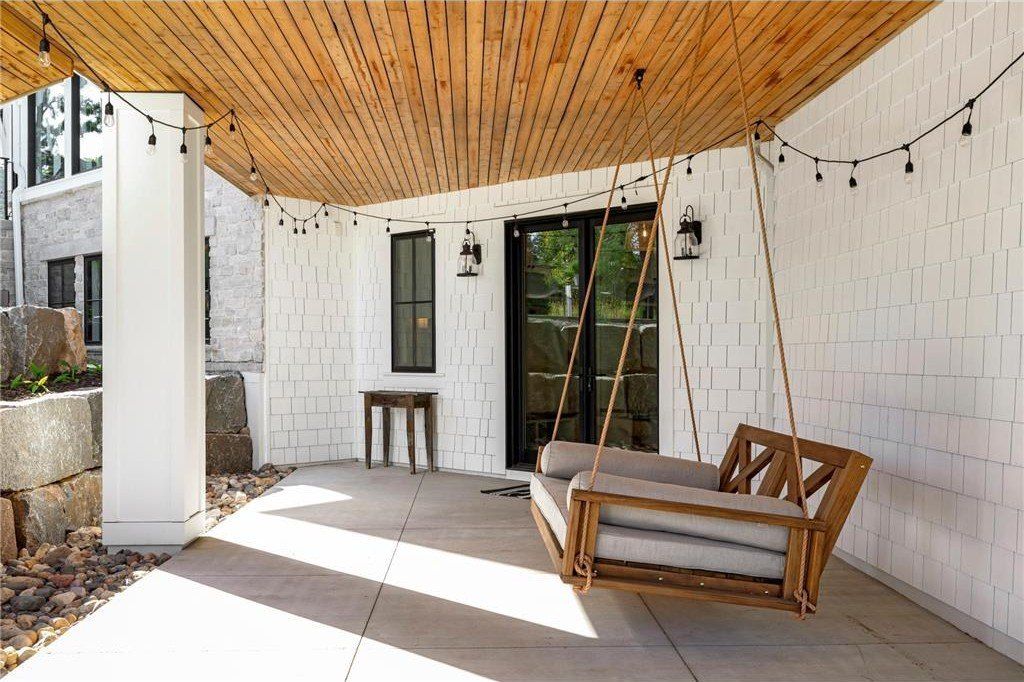 601 Fox Hill Drive. Chanhassen, MN 55317