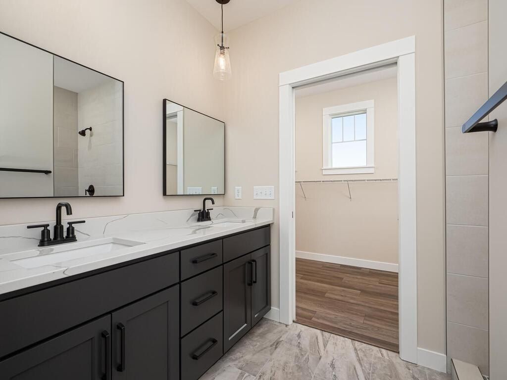 L7 B1 238Th Avenue Nw. Zimmerman, MN 55398
