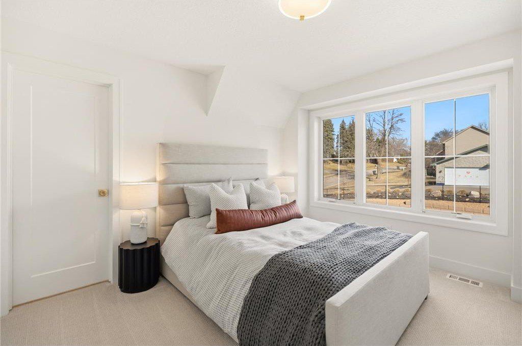 730 Ensconced Way. Chaska, MN 55318