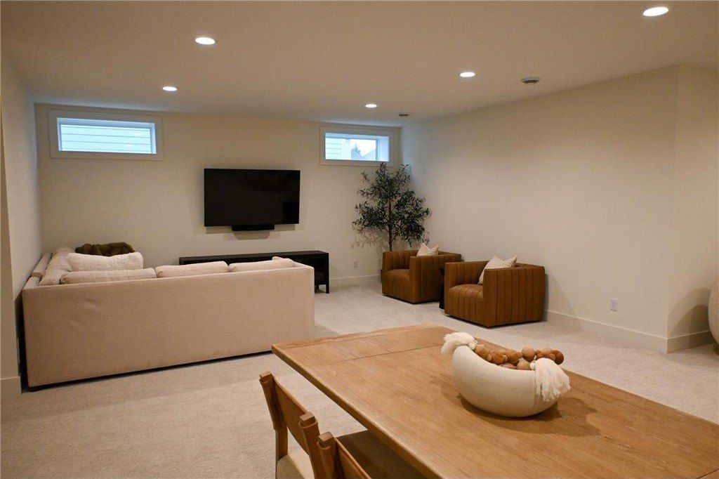 759 Ensconced Way. Chaska, MN 55318