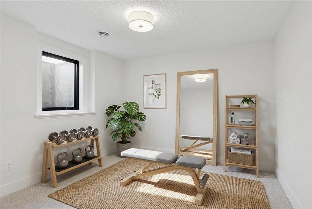 2816 Oxford Street N. Roseville, MN 55126