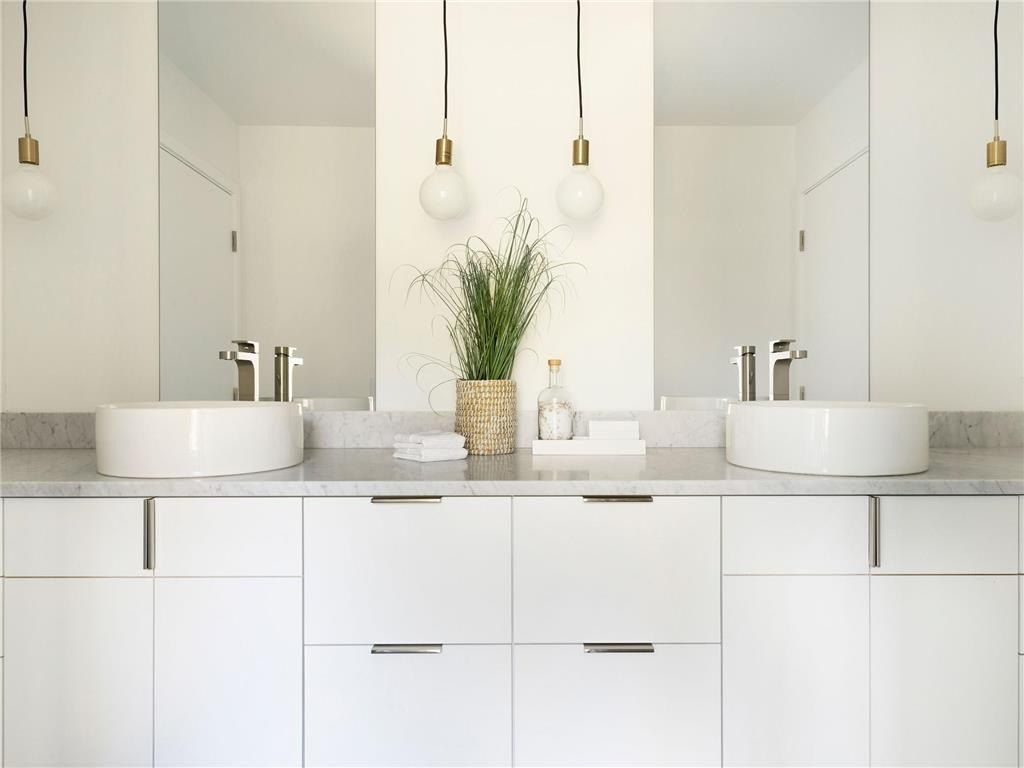3225 W 54Th Street. Edina, MN 55410