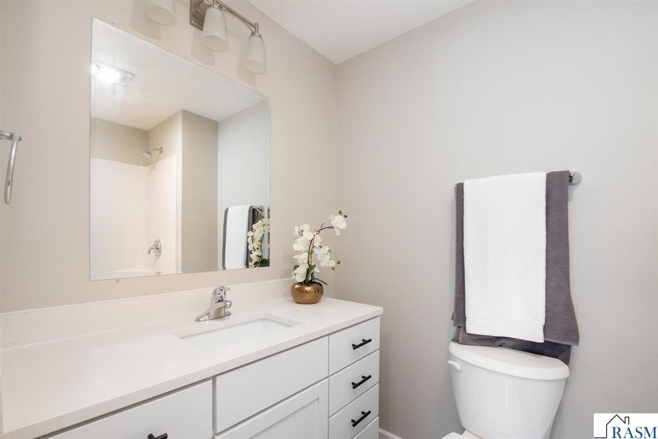 3109 Scotch Lane. Mankato, MN 56001