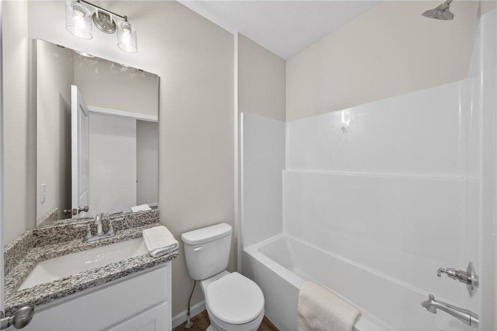 1805 Lynx Place Se. Pine Island, MN 55963