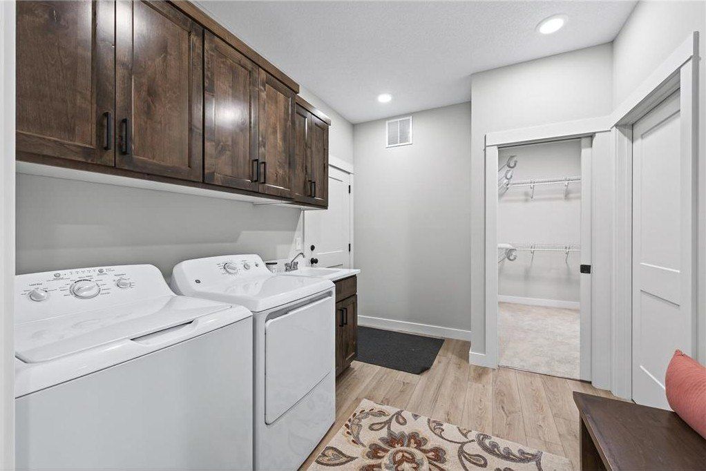 1225 Honeysuckle Lane. Cambridge, MN 55008