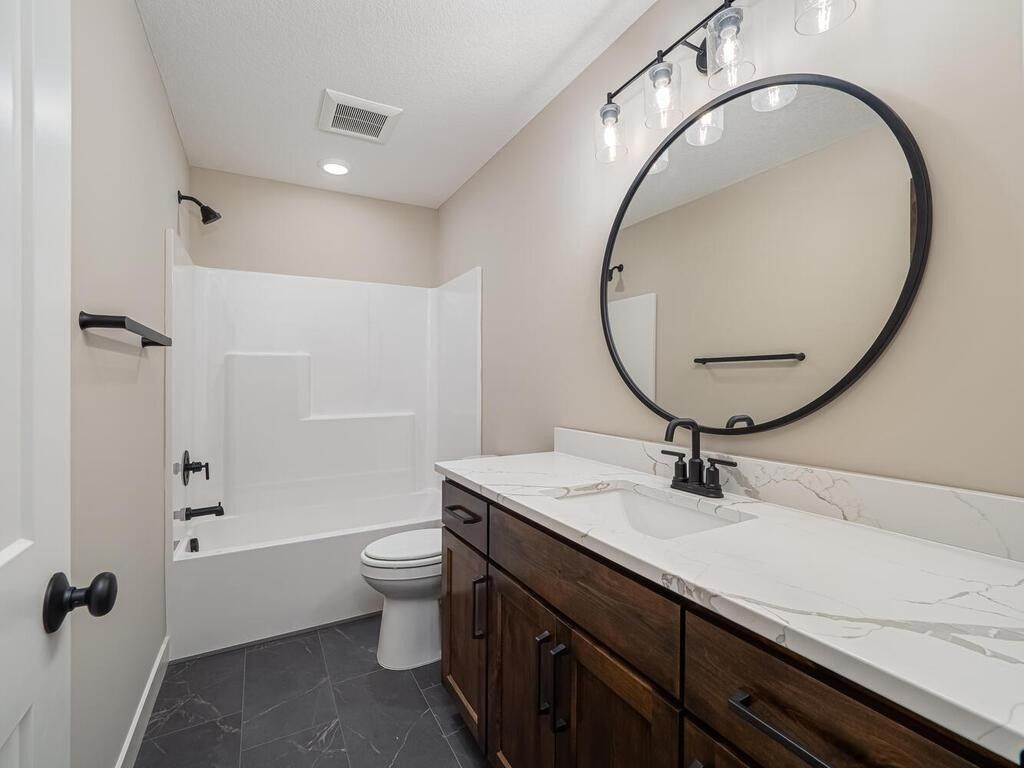 16822 Sycamore Street Nw. Andover, MN 55304