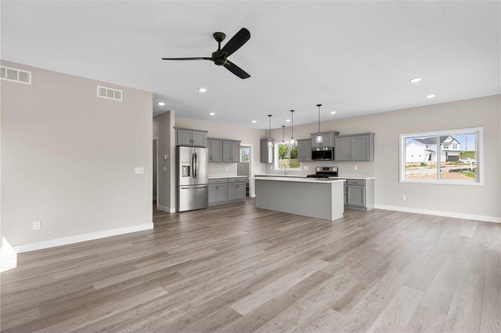 909 Dayton Avenue. Saint Paul, MN 55104