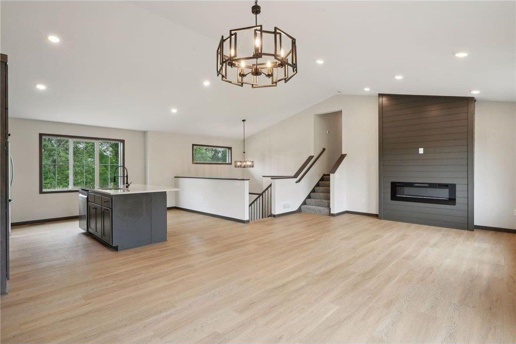21349 Cottonwood Street Nw. Oak Grove, MN 55011