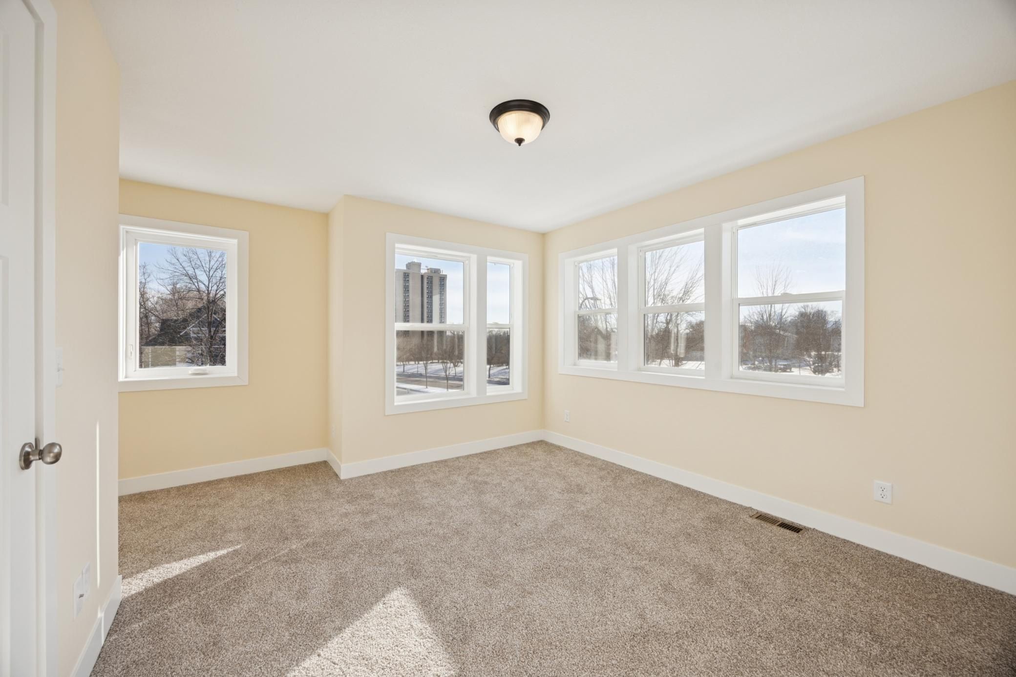 2125 James Avenue N. Minneapolis, MN 55411