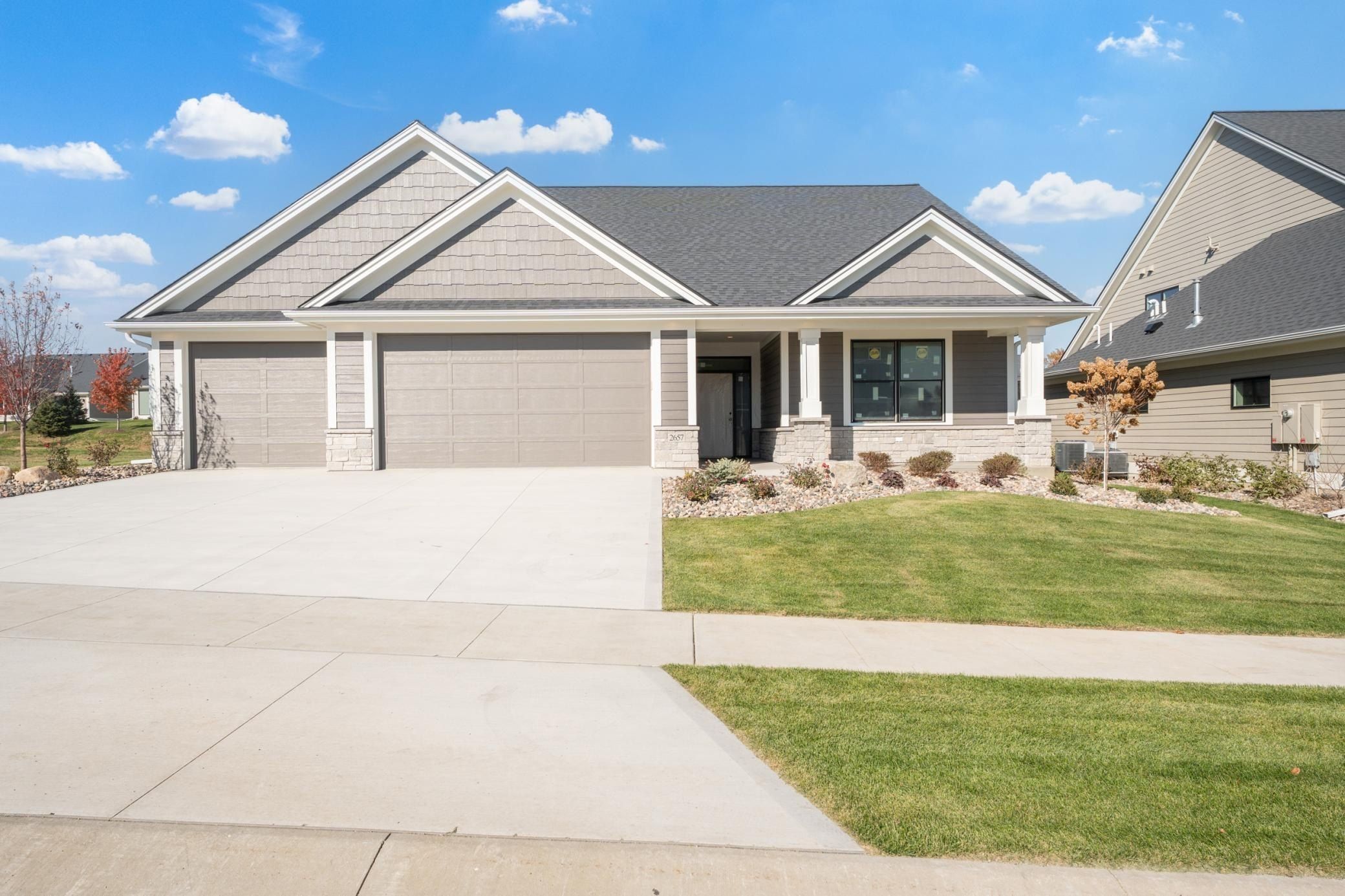 2657 Scenic Point Drive Sw. Rochester, MN 55902