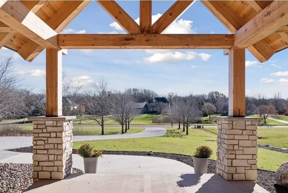 19996 Vintage Drive Nw. Oak Grove, MN 55303