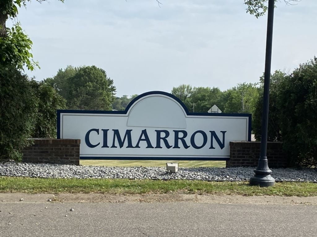 242 Cimarron. Lake Elmo, MN 55042