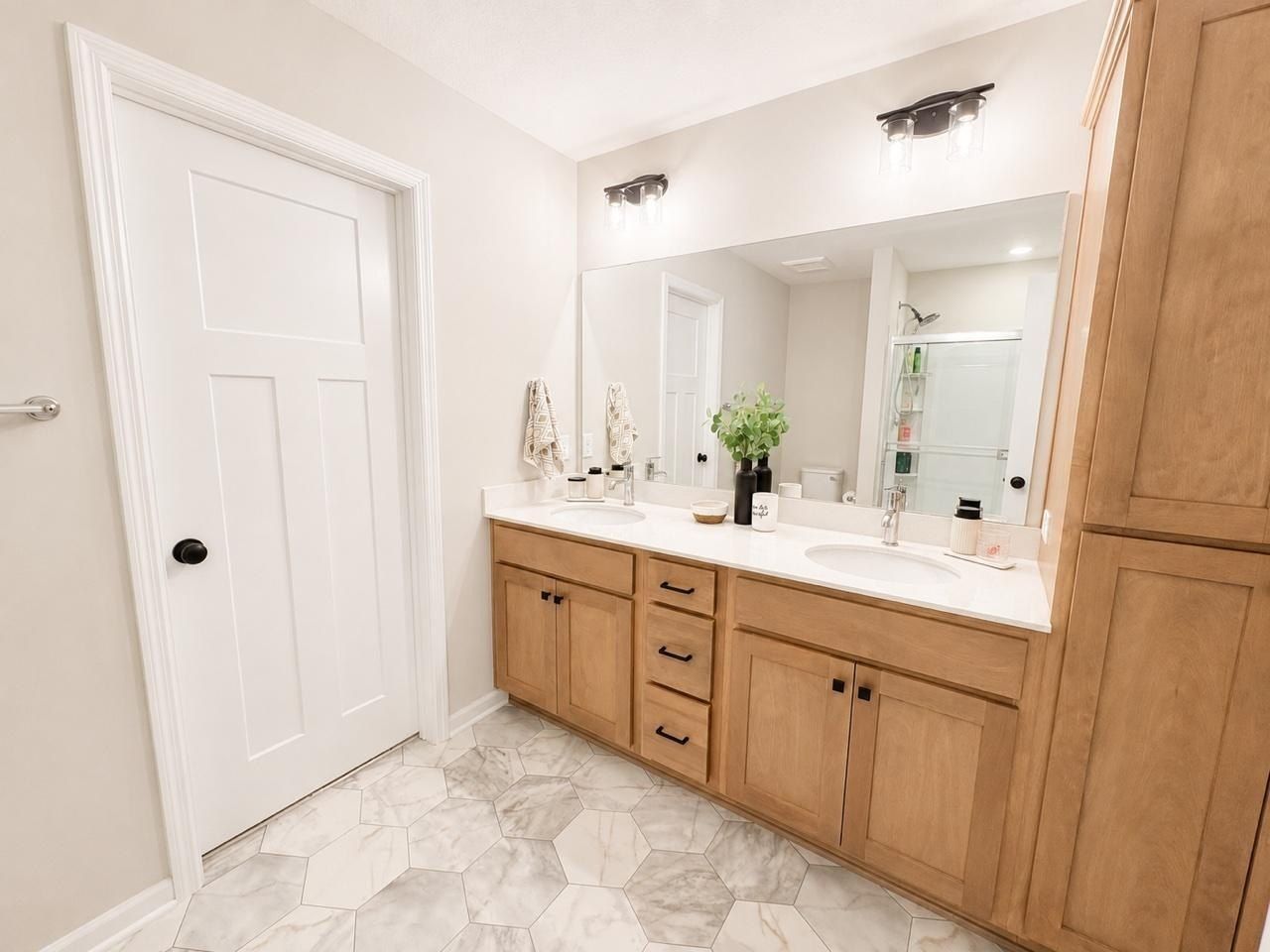 1092 Annacotte Lane. Rosemount, MN 55068