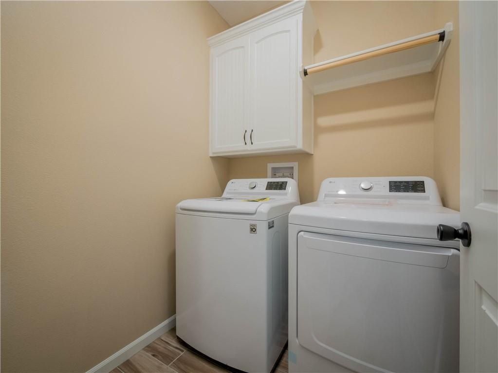 1305 Ne White Oaks Lane. Oak Grove, MO 64075