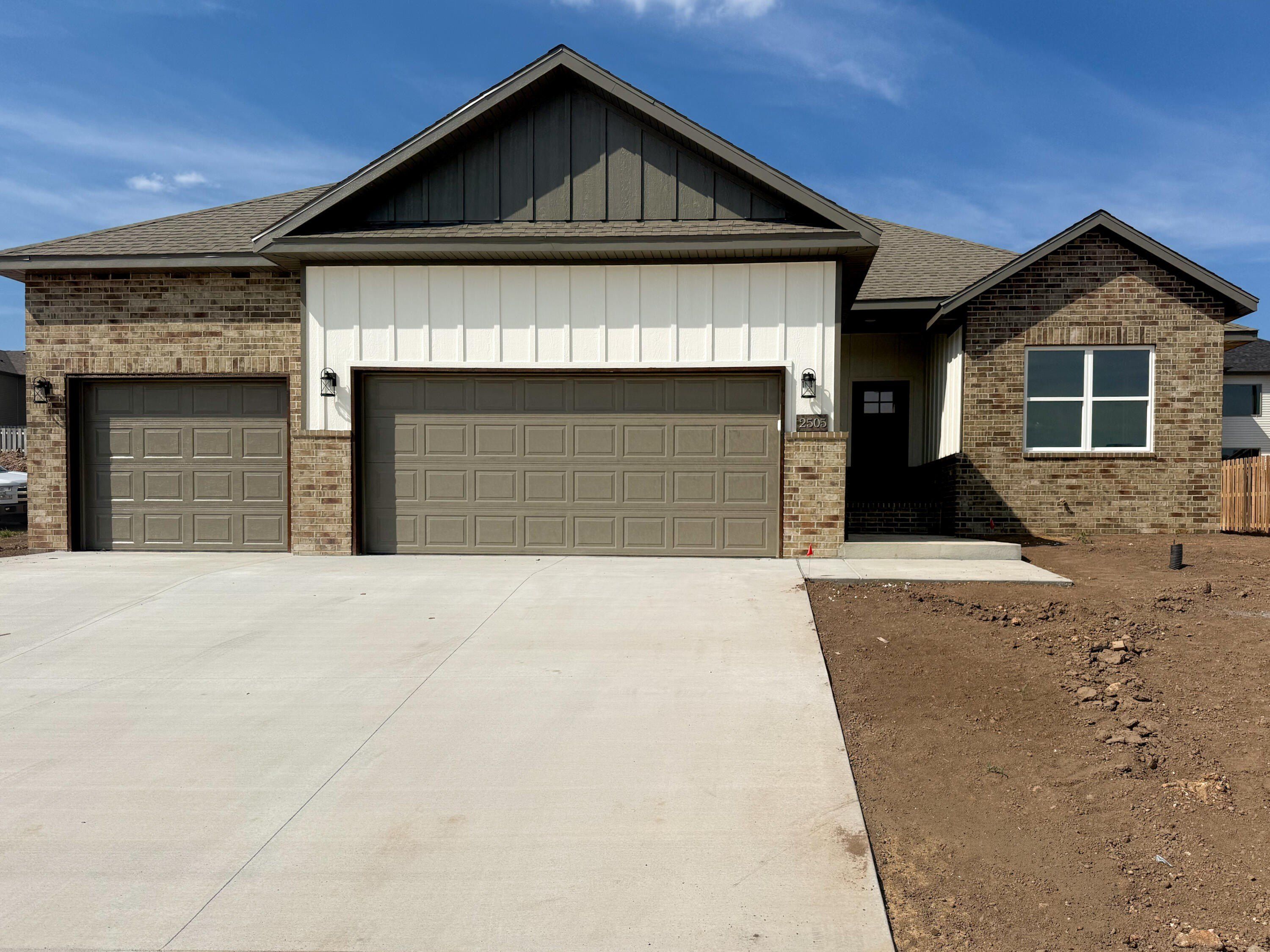 2505 W Fisherman Drive. Ozark, MO 65721