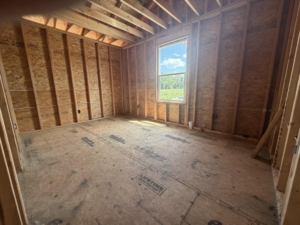 733 W Brook Hollow Road. Nixa, MO 65714