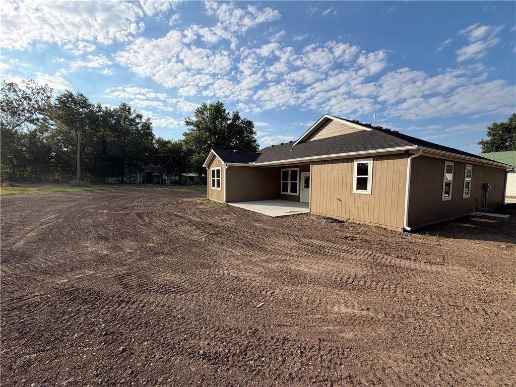 102 W 4Th Street. Creighton, MO 64739