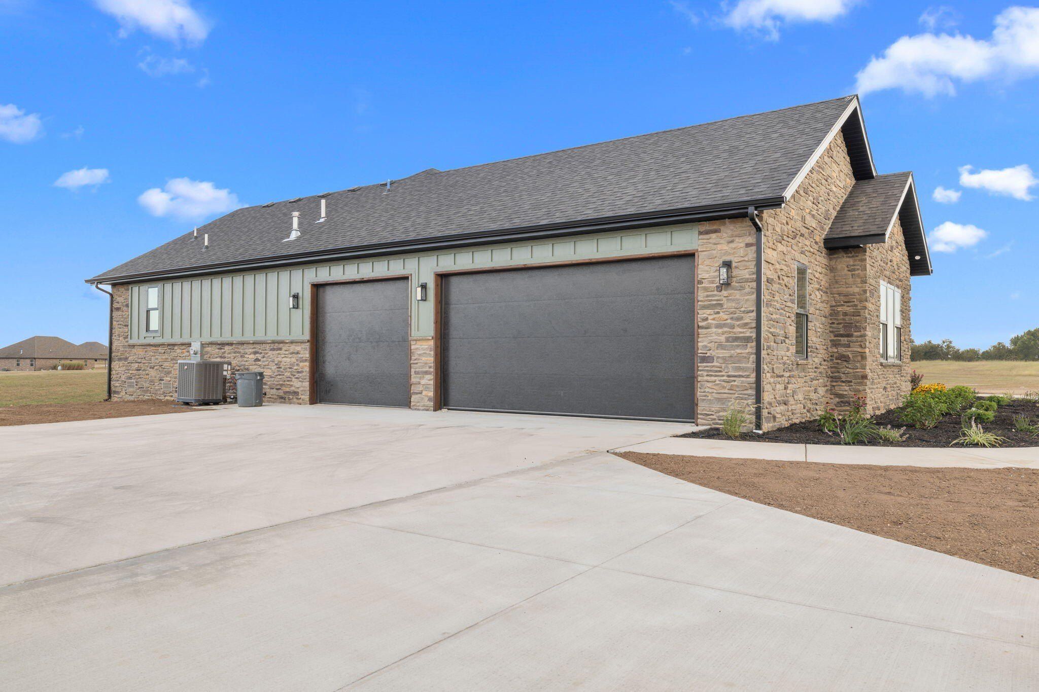 118 Country Corner Drive Street. Clever, MO 65631