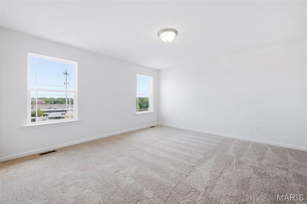 32 Wingtip Court. St Peters, MO 63376