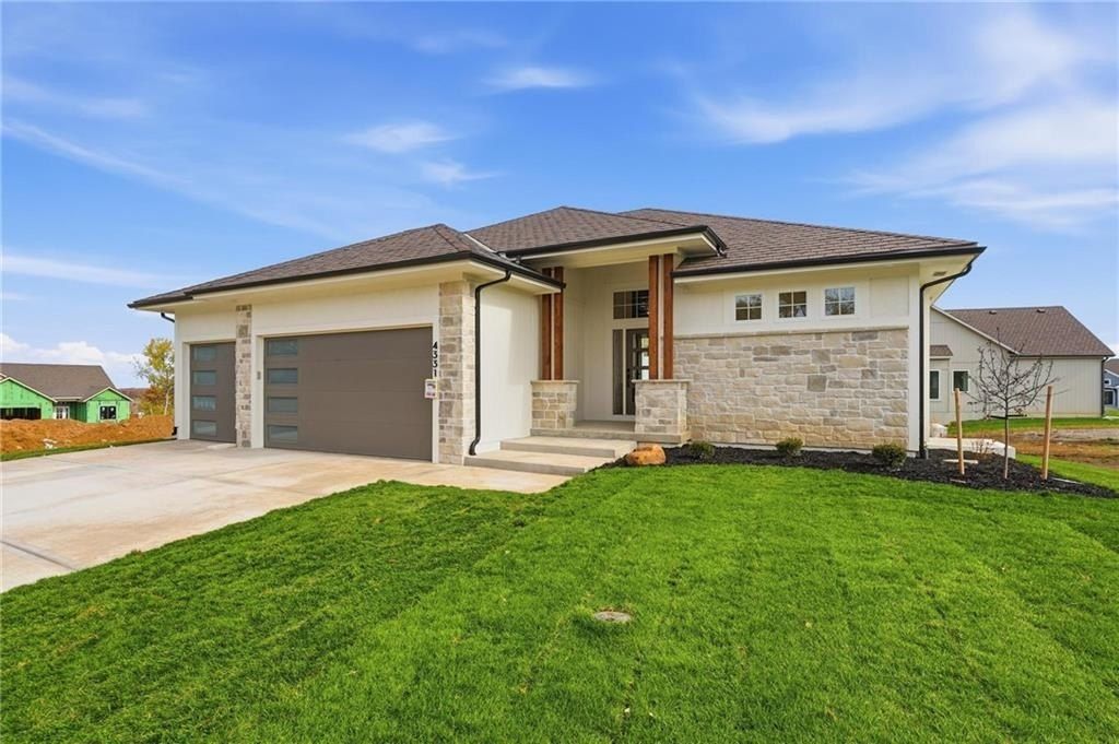 1304 Larkspur Place. Raymore, MO 64083