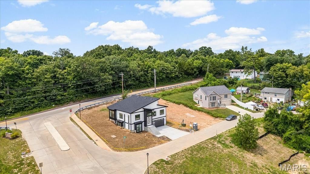 986 Hydeaway Ct. Fenton, MO 63026
