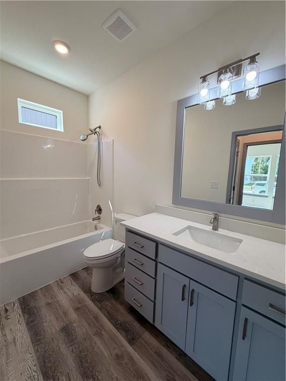 1313 Ne Redwood Court. Oak Grove, MO 64075