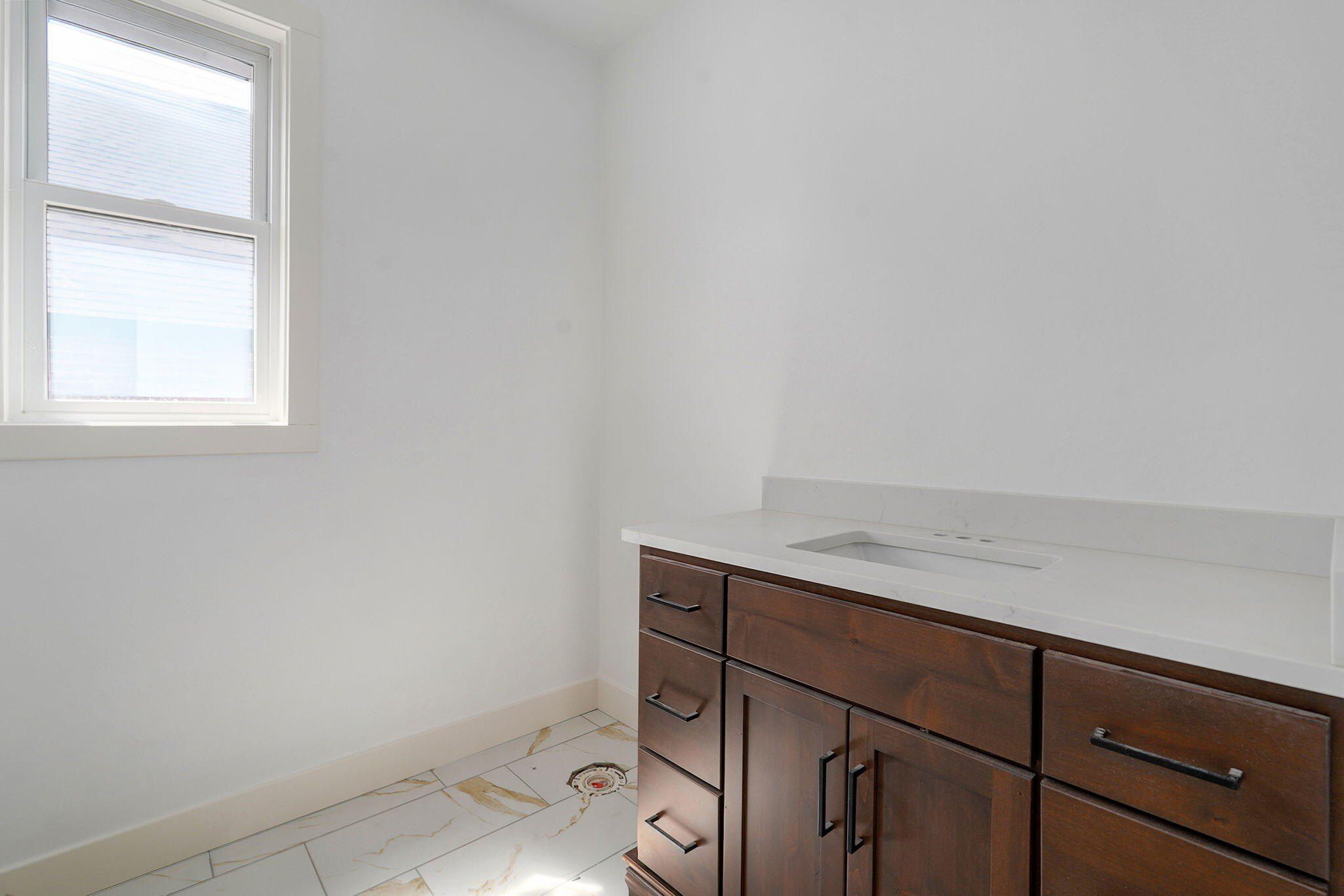 1326 N Dunmore Circle. Nixa, MO 65714