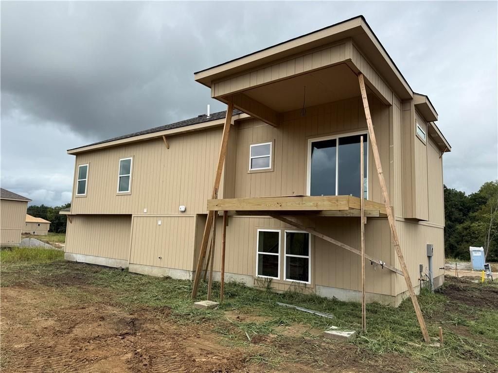 2121 Deerfield Terrace. Liberty, MO 64068
