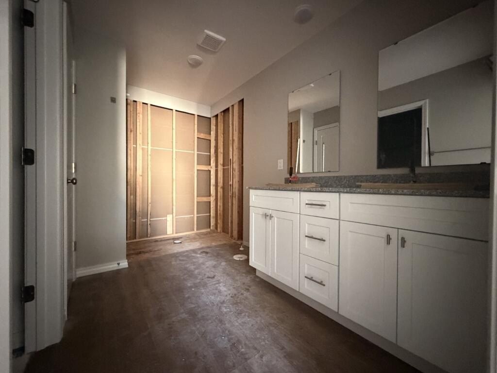 2607 W Summerset Street. Ozark, MO 65721