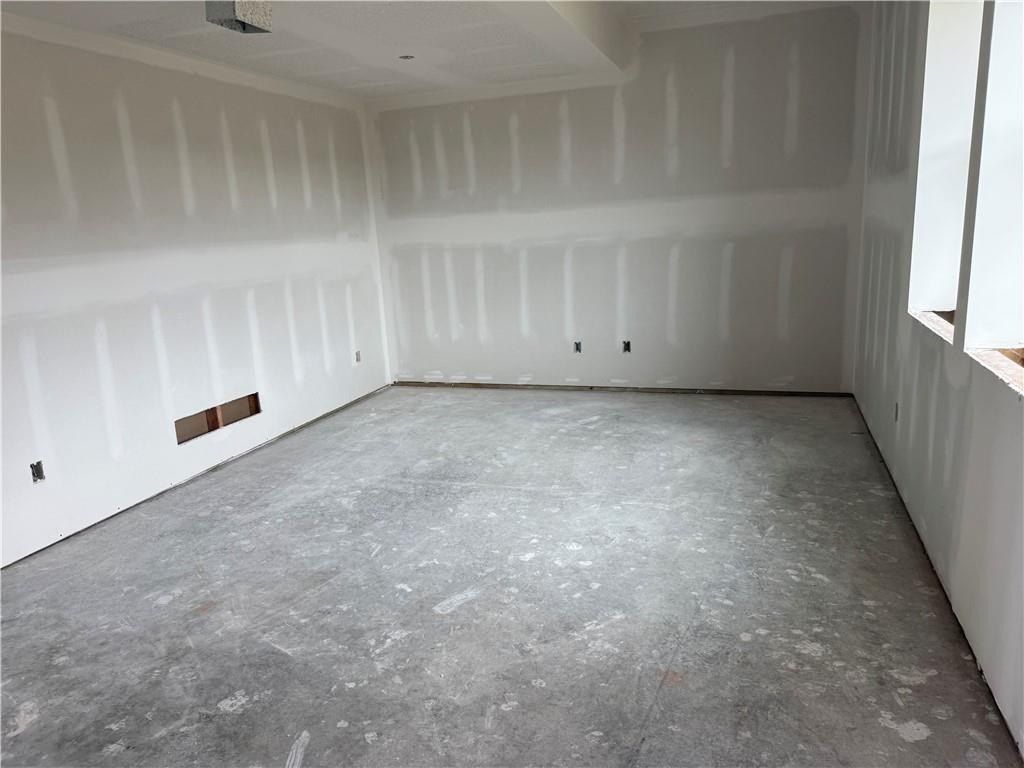 2129 Deerfield Terrace. Liberty, MO 64068
