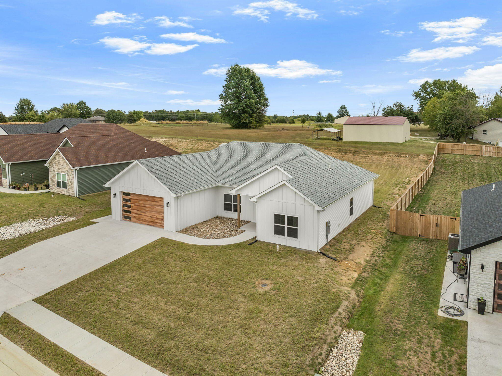 10878 Country Aire Meadows Court. Holts Summit, MO 65043