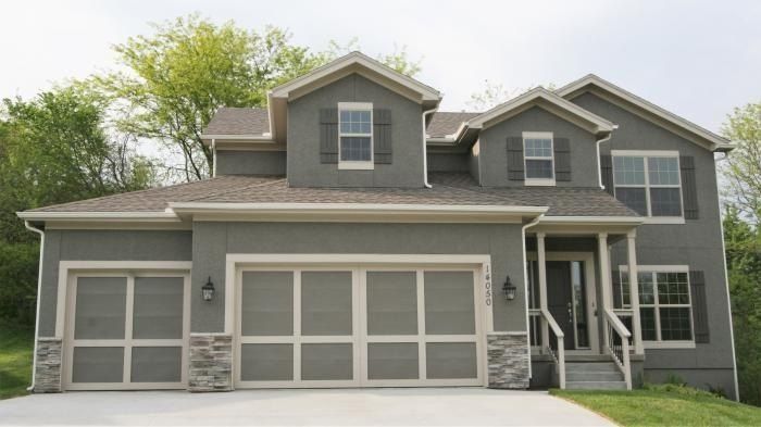 5554 Thousand Oaks Drive. Parkville, MO 64152