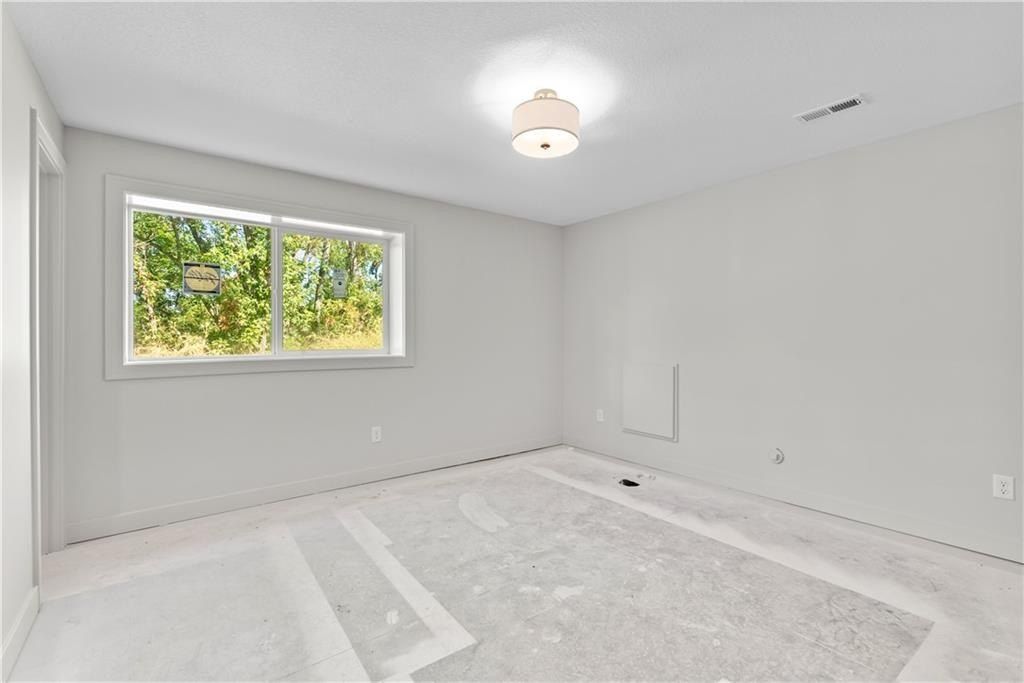 2002 Se Oak Ridge Drive. Oak Grove, MO 64075