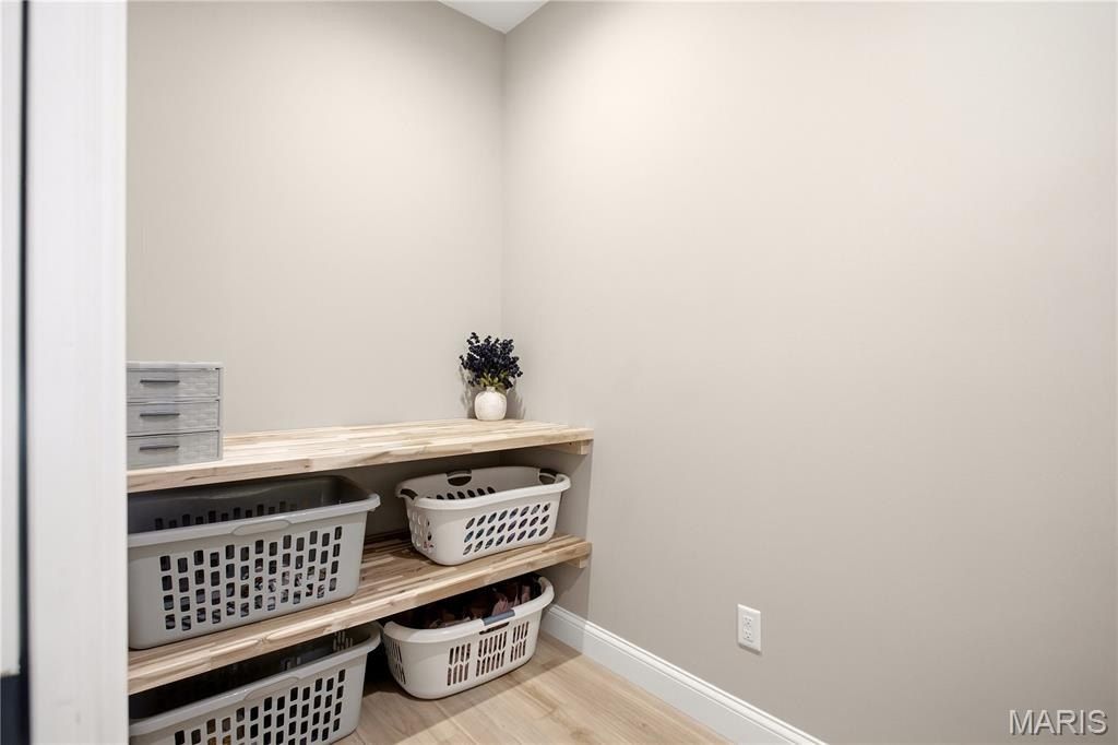 1524 Buck View. Festus, MO 63028