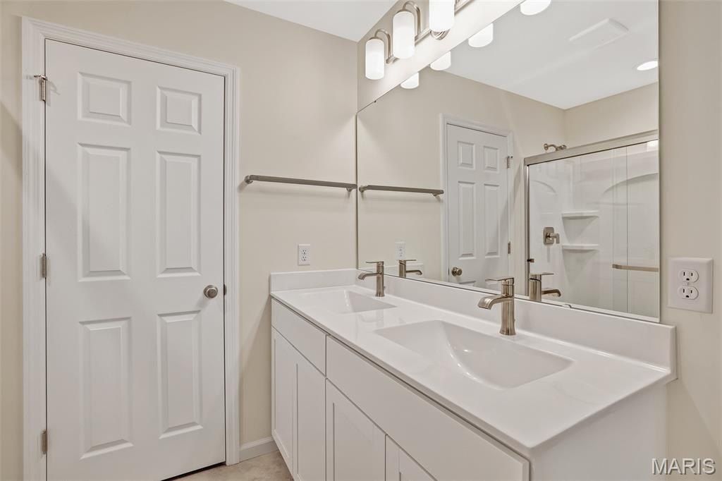 155 Ripple Creek Drive. Lake St Louis, MO 63367