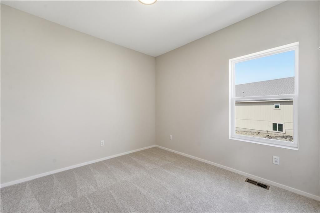 1516 Sw 8Th Terrace. Oak Grove, MO 64075