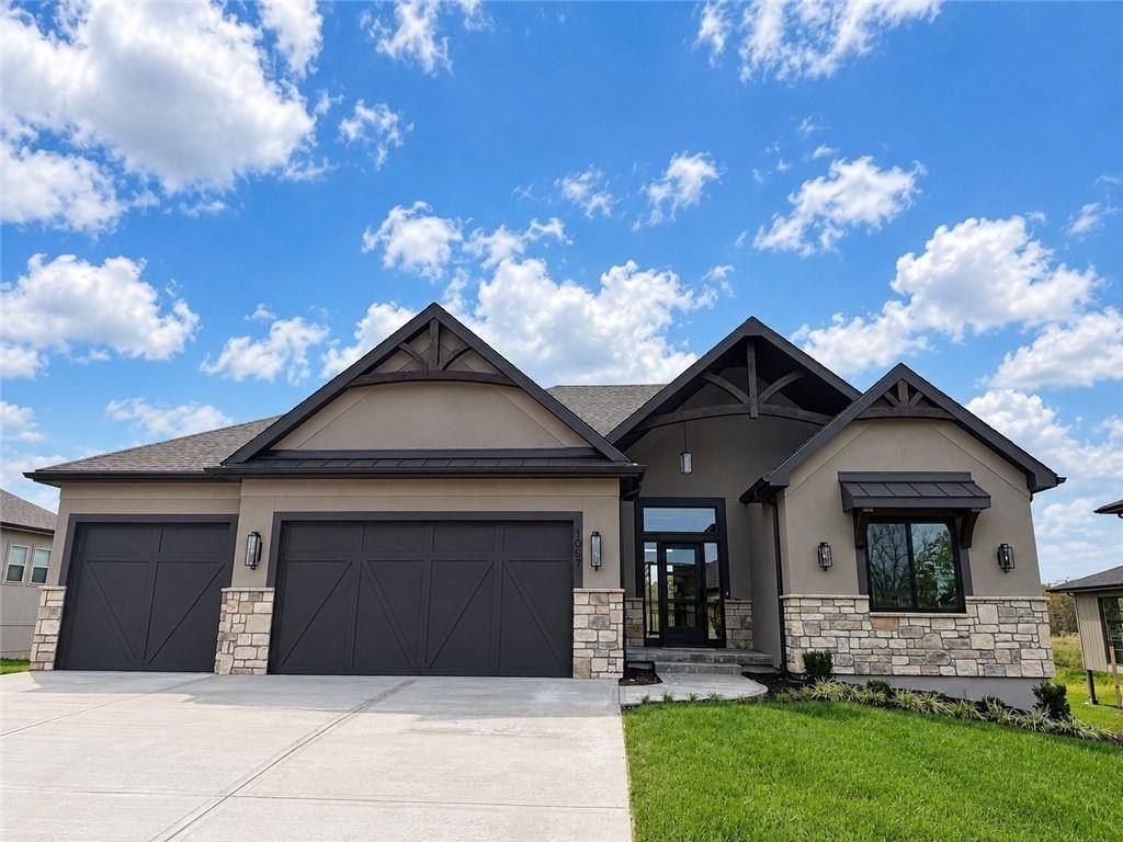 1235 Foxtrot Lane. Greenwood, MO 64034