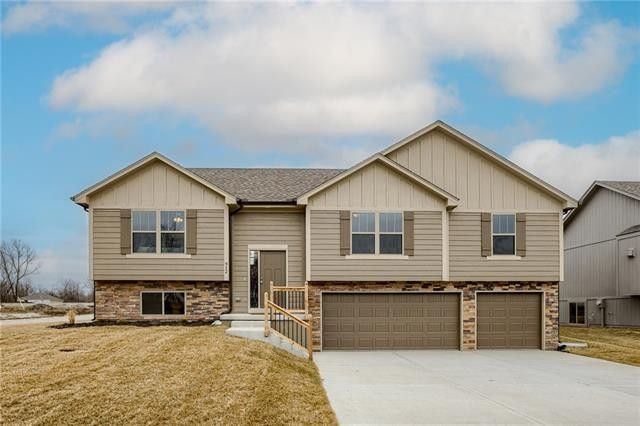 815 Nw Lindenwood Drive. Grain Valley, MO 64029