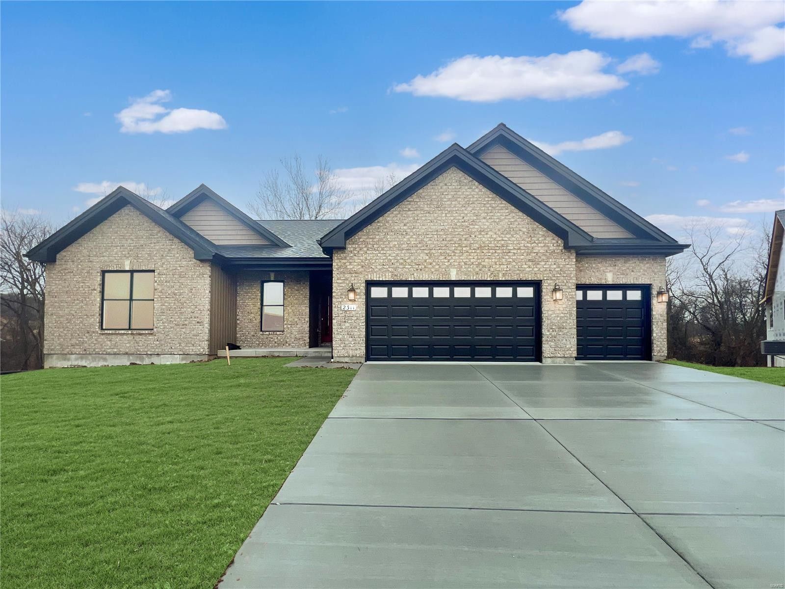 73 Clare Court. Washington, MO 63090