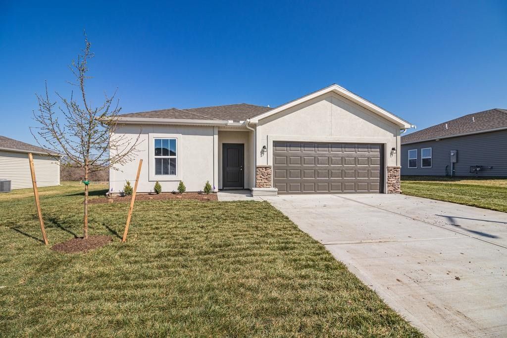 2202 Crestview Place. Raymore, MO 64083