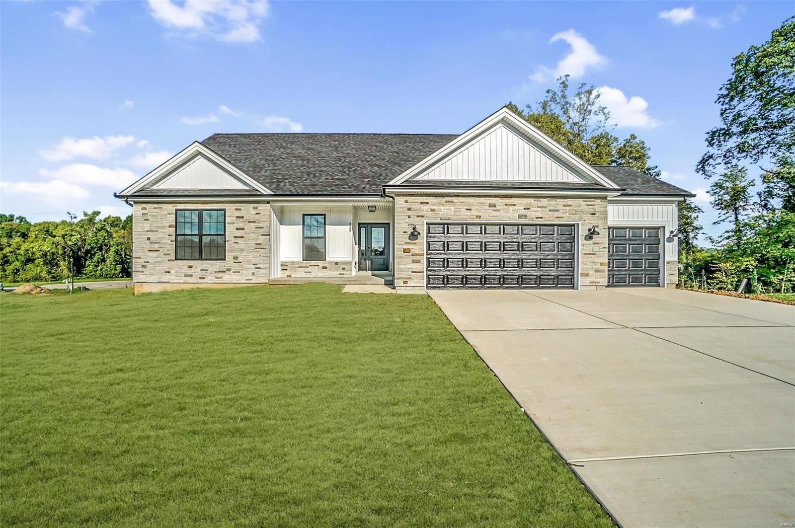 72 Clare Court. Washington, MO 63090