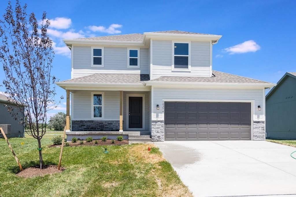 10294 Lucca Lane. Peculiar, MO 64078