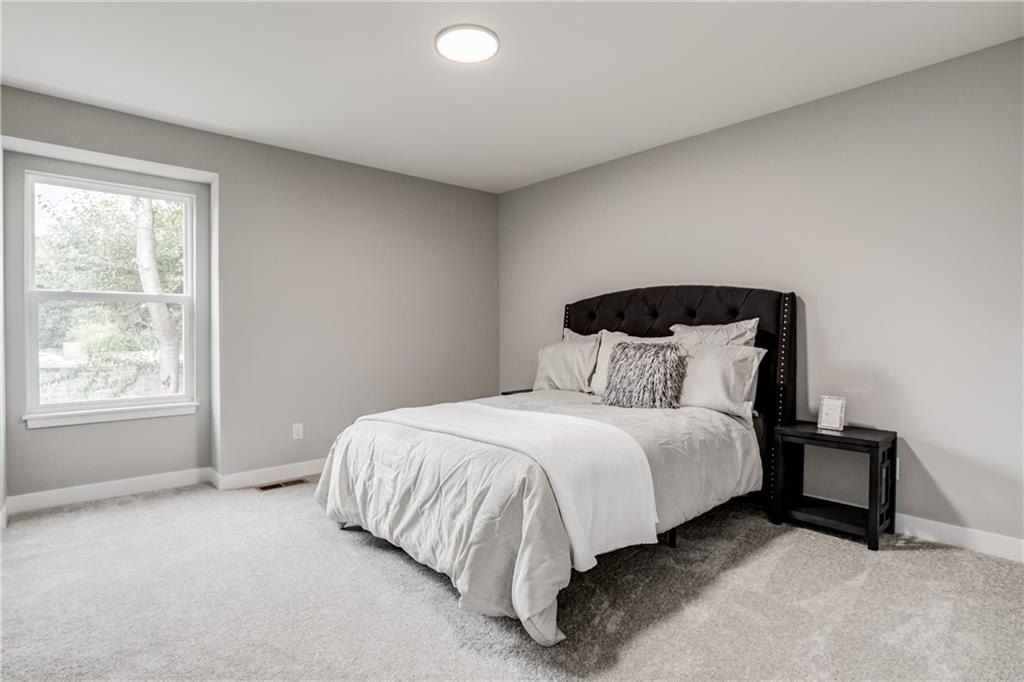 605 Sw Shadow Glen Drive. Blue Springs, MO 64015