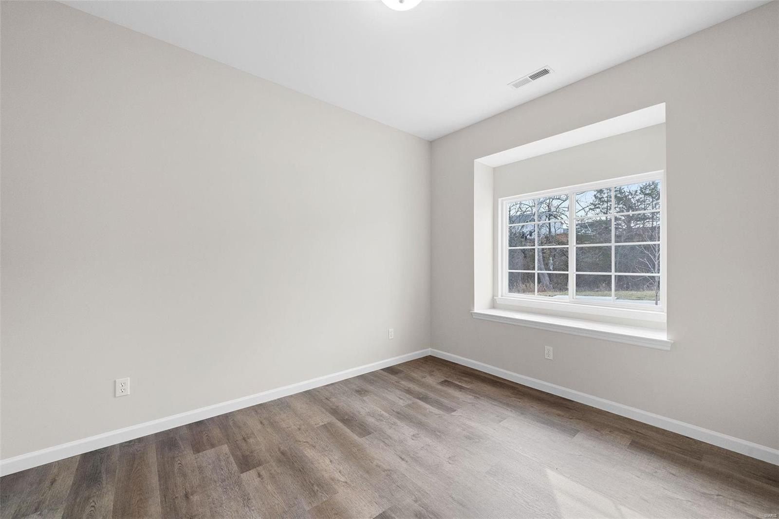 893 Walter Way. Washington, MO 63090