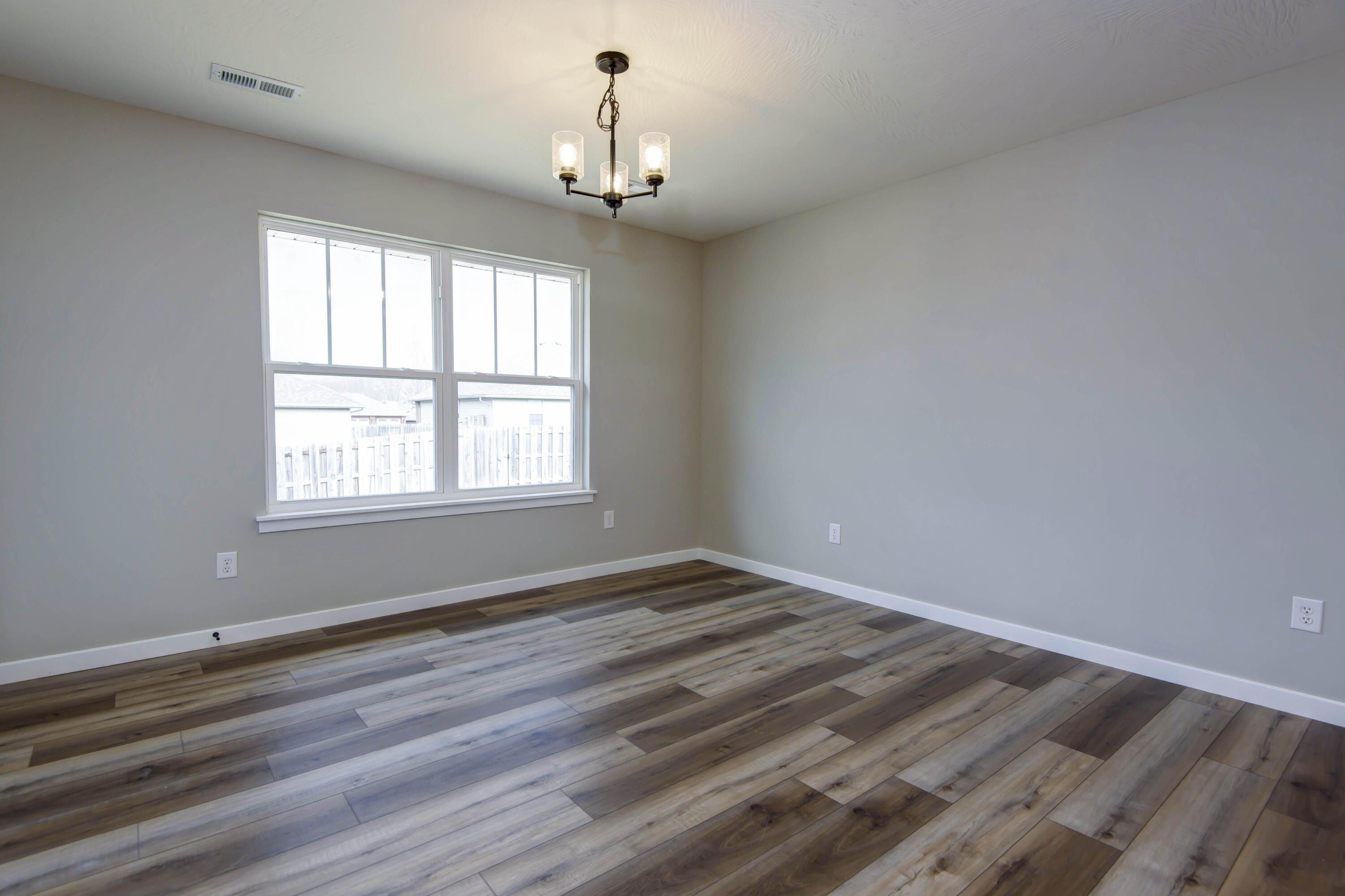 5969 S Canterbury Lane. Battlefield, MO 65619